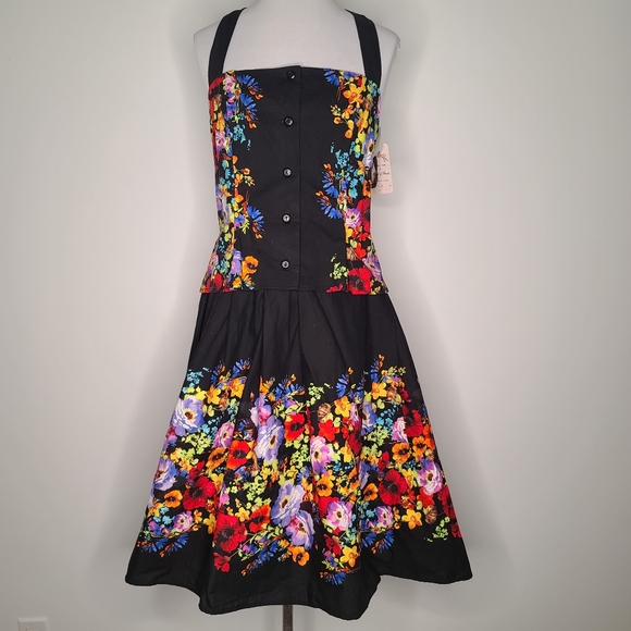 Heart of Haute Black and Floral Circle Swing Skirt Size M Medium NWT - Picture 4 of 4